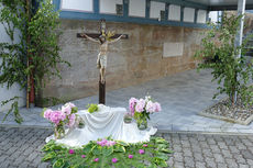 Fronleichnamsaltäre in den Naumburger Straßen (Foto: Karl-Franz Thiede)